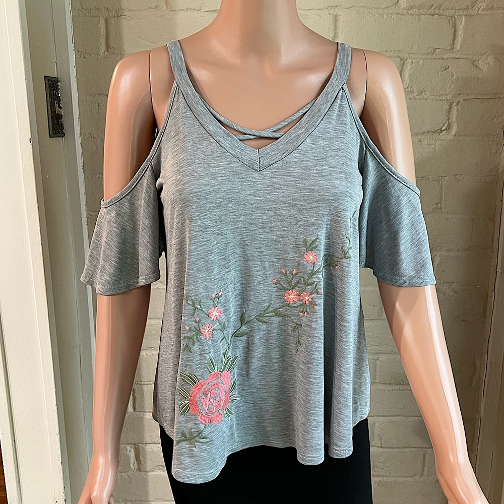 Alya size small light gray and pink floral embroidered summer cut out blouse
